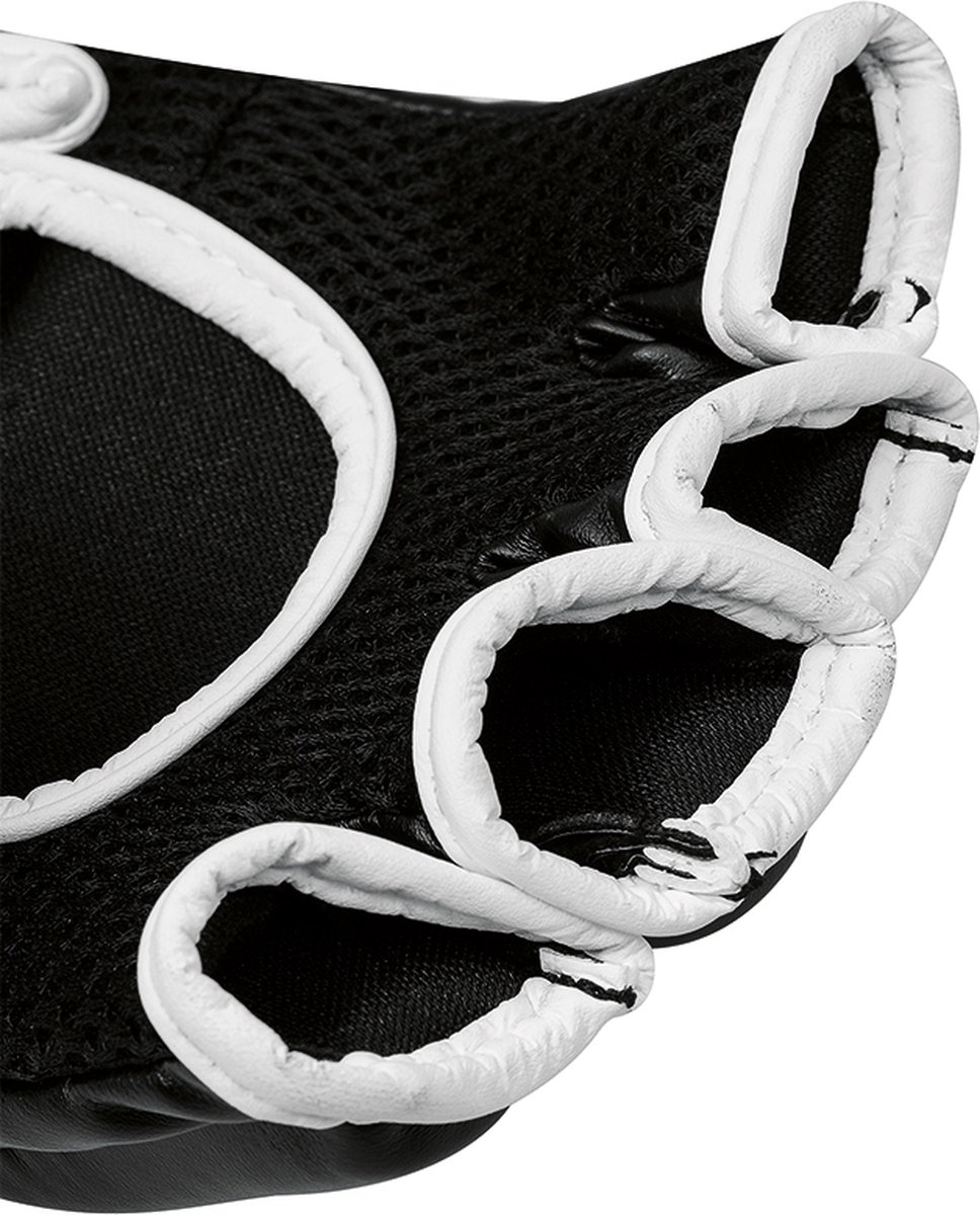 ADICSG250_black_white_4