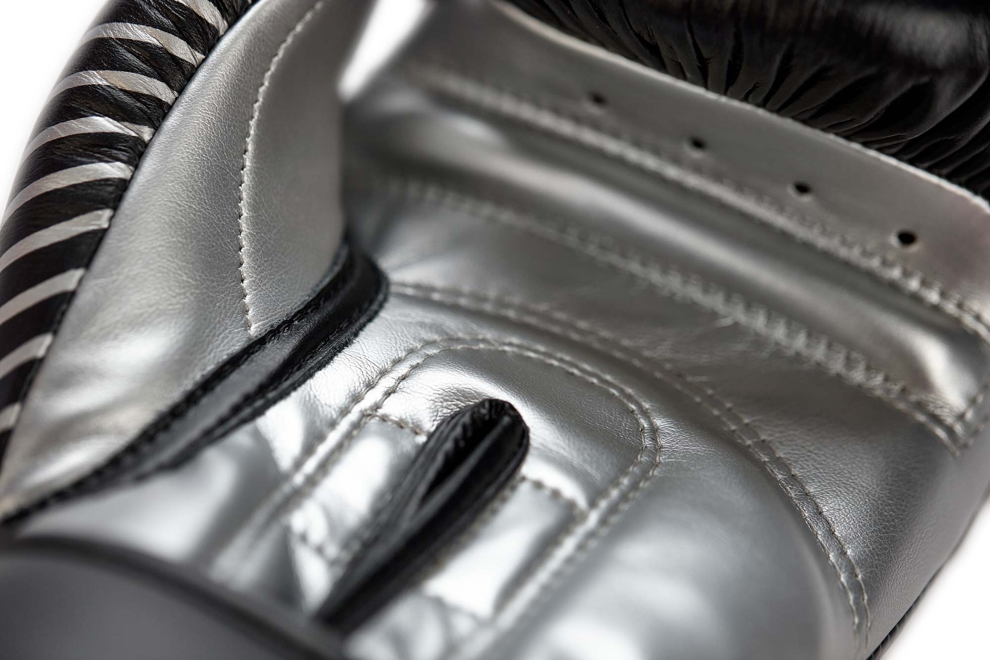 adiSBG165WK_black_silver-4