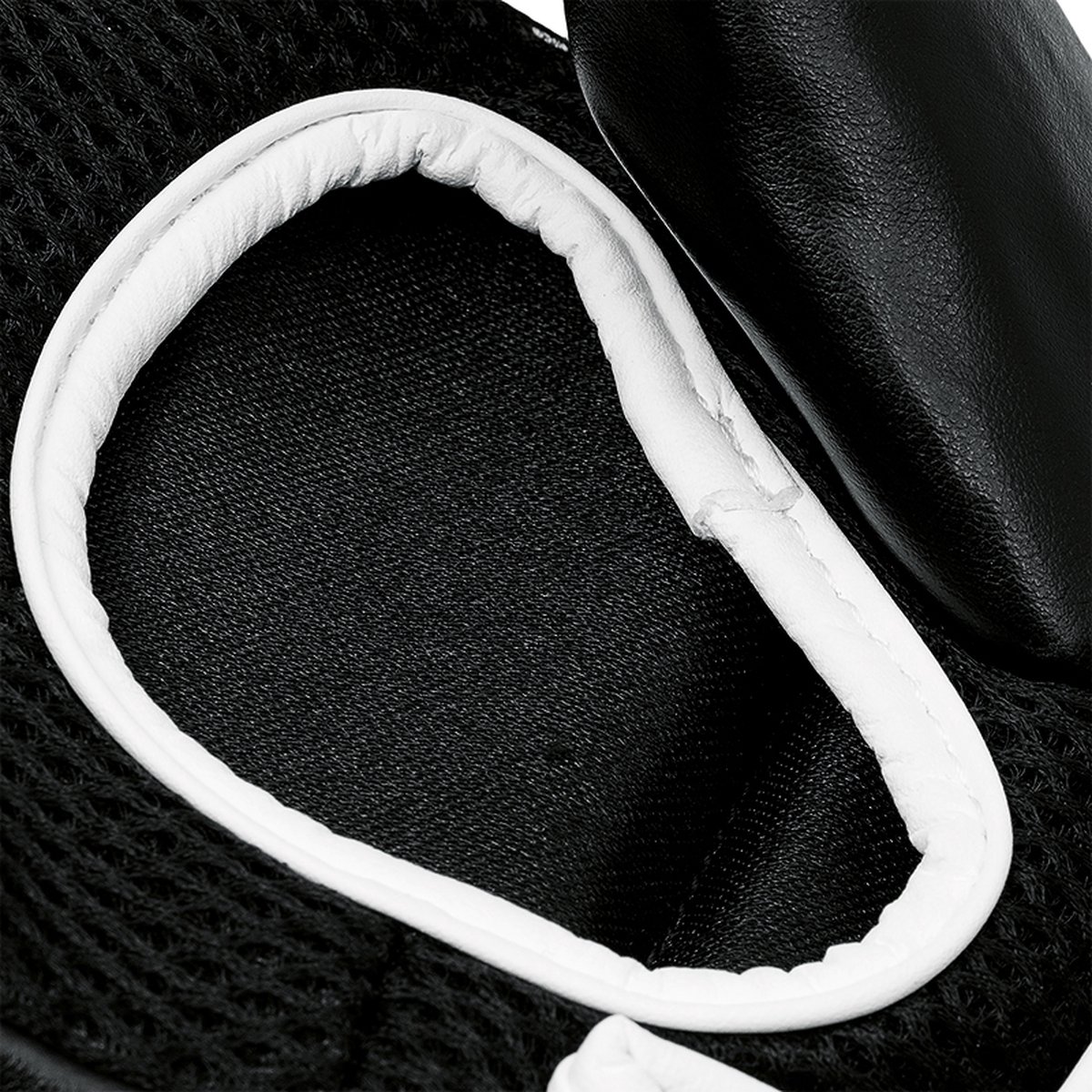 ADICSG250_black_white_10