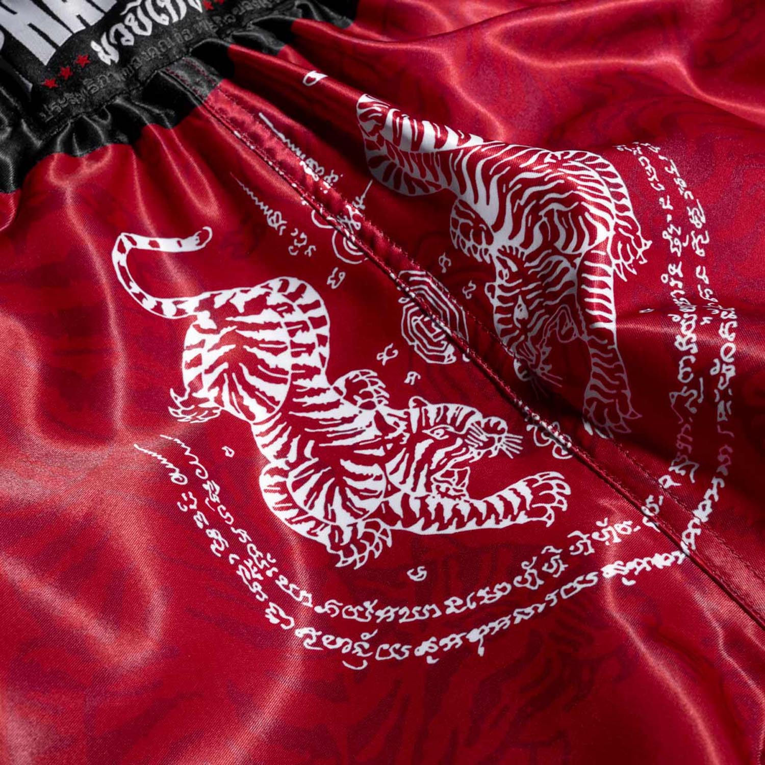 Element 3 von 5 (Bild) – PHANTOM MUAY THAI SHORTS SAK YANT - ROT