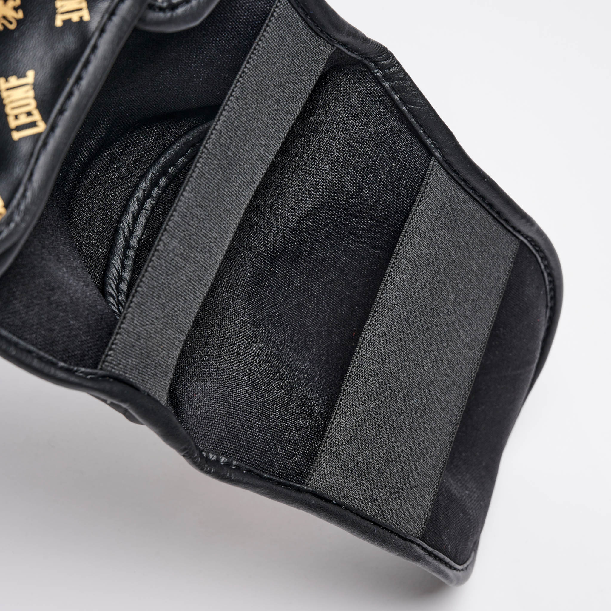 PT177_01_13_Leone_Schienbeinschutz