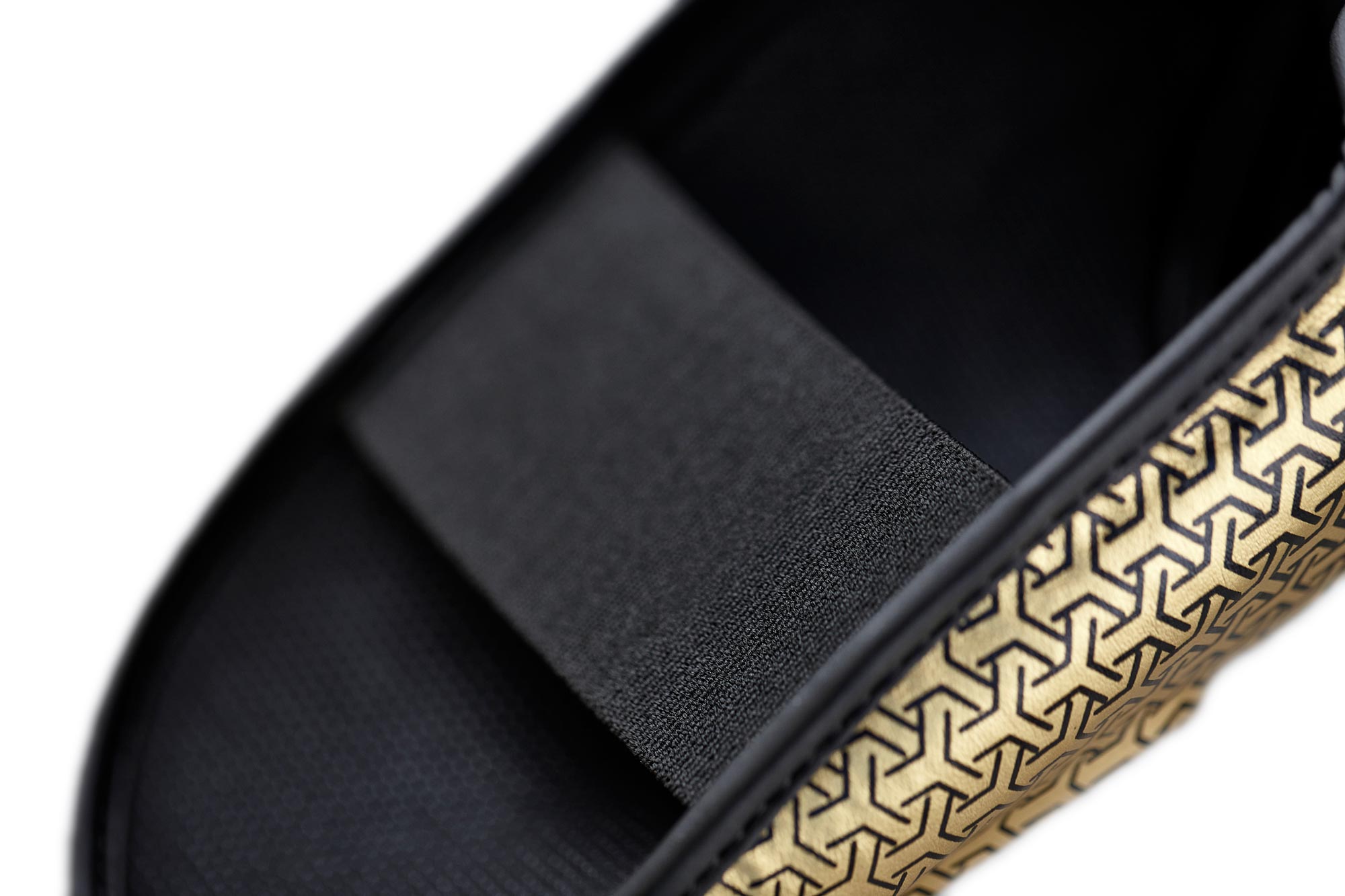 adiSGSI011-black_golde-Speed-Thai-Shin-n-Step-D0914