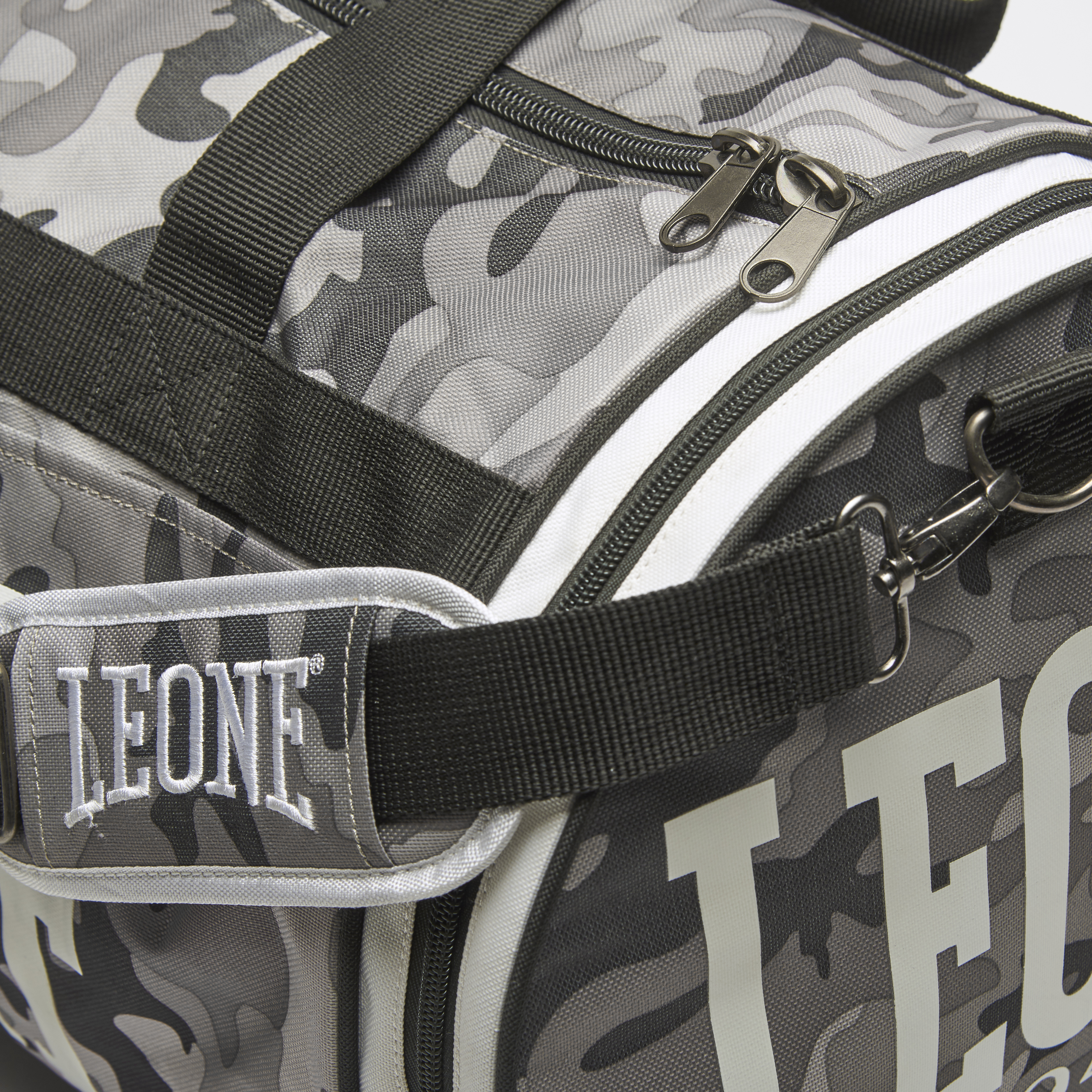 AC906_25_7_Leone_Sporttasche