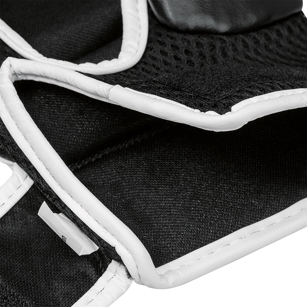 ADICSG250_black_white_8