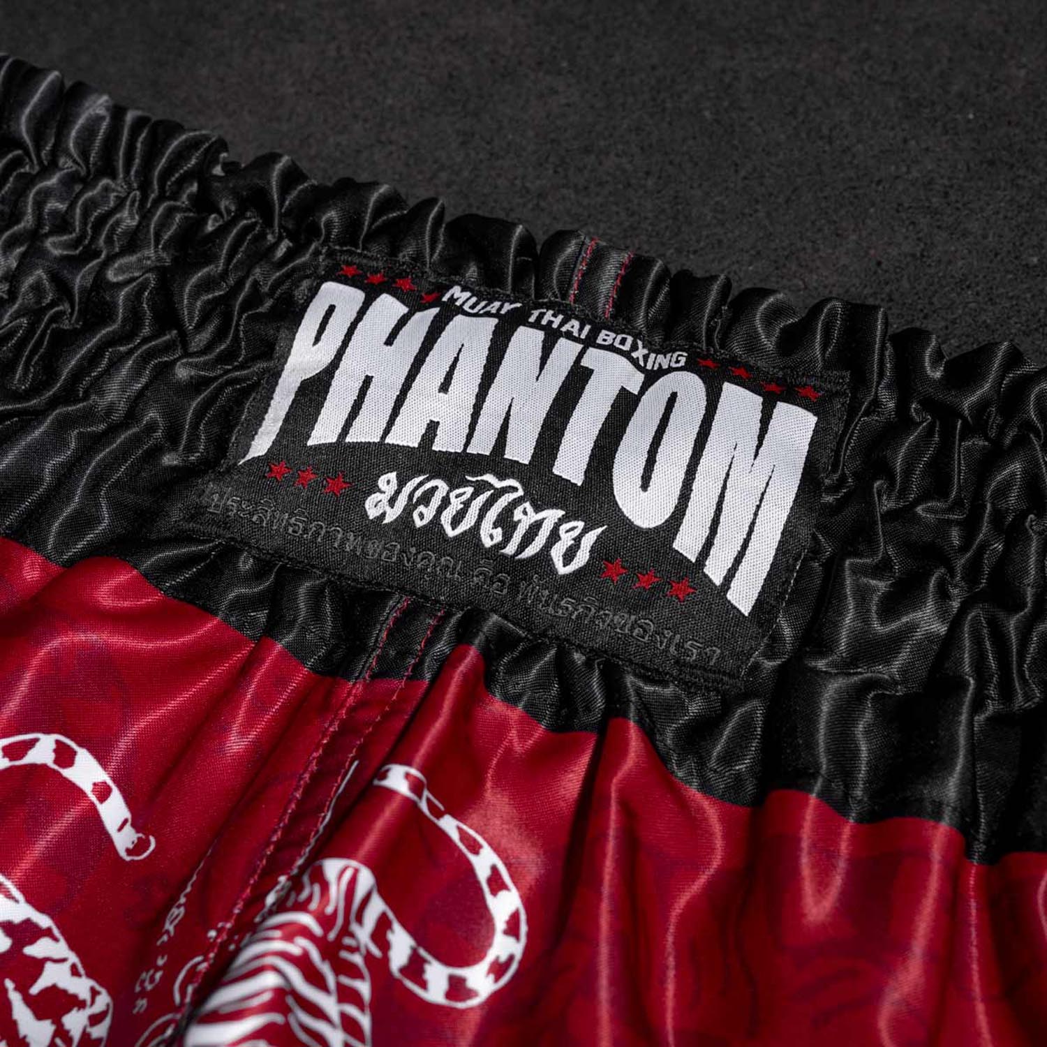 Element 4 von 5 (Bild) – PHANTOM MUAY THAI SHORTS SAK YANT - ROT